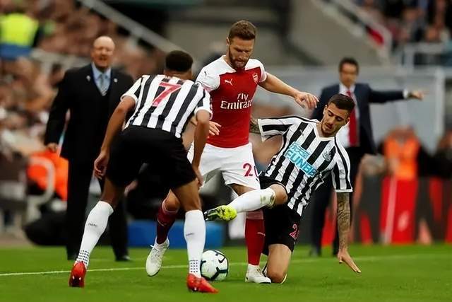 阿莫林：暴风雨总会来！在曼联参加发布会太难了